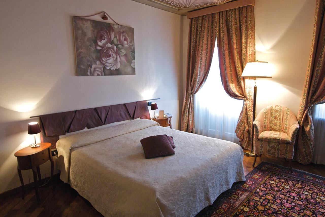 Bed and Breakfast Palazzo Finati Альба Экстерьер фото
