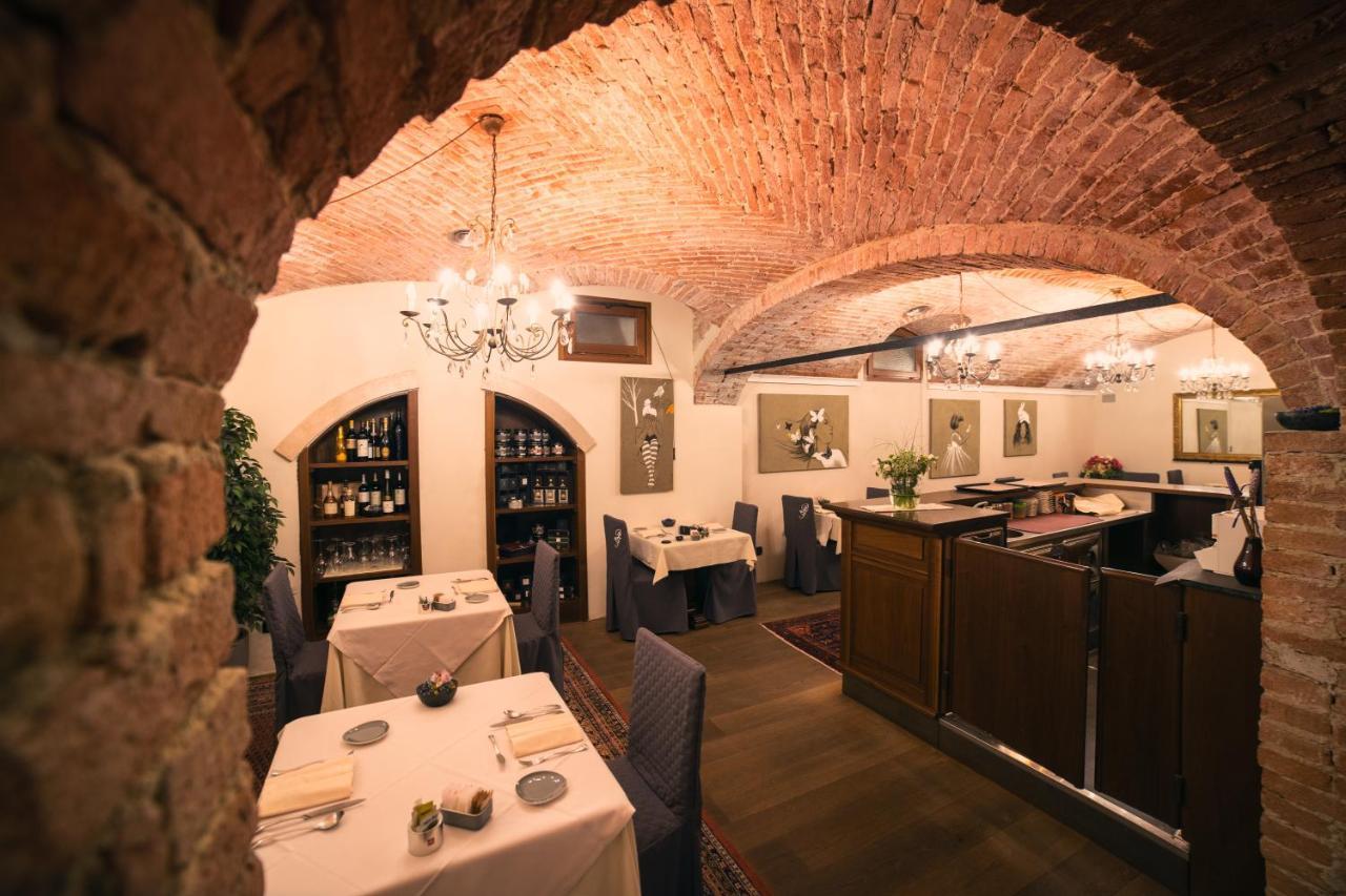 Bed and Breakfast Palazzo Finati Альба Экстерьер фото