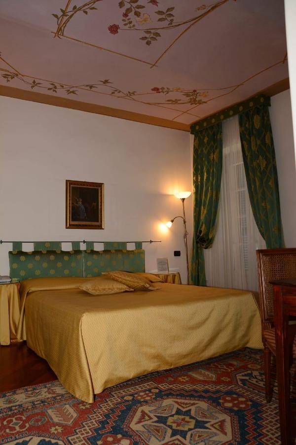 Bed and Breakfast Palazzo Finati Альба Экстерьер фото