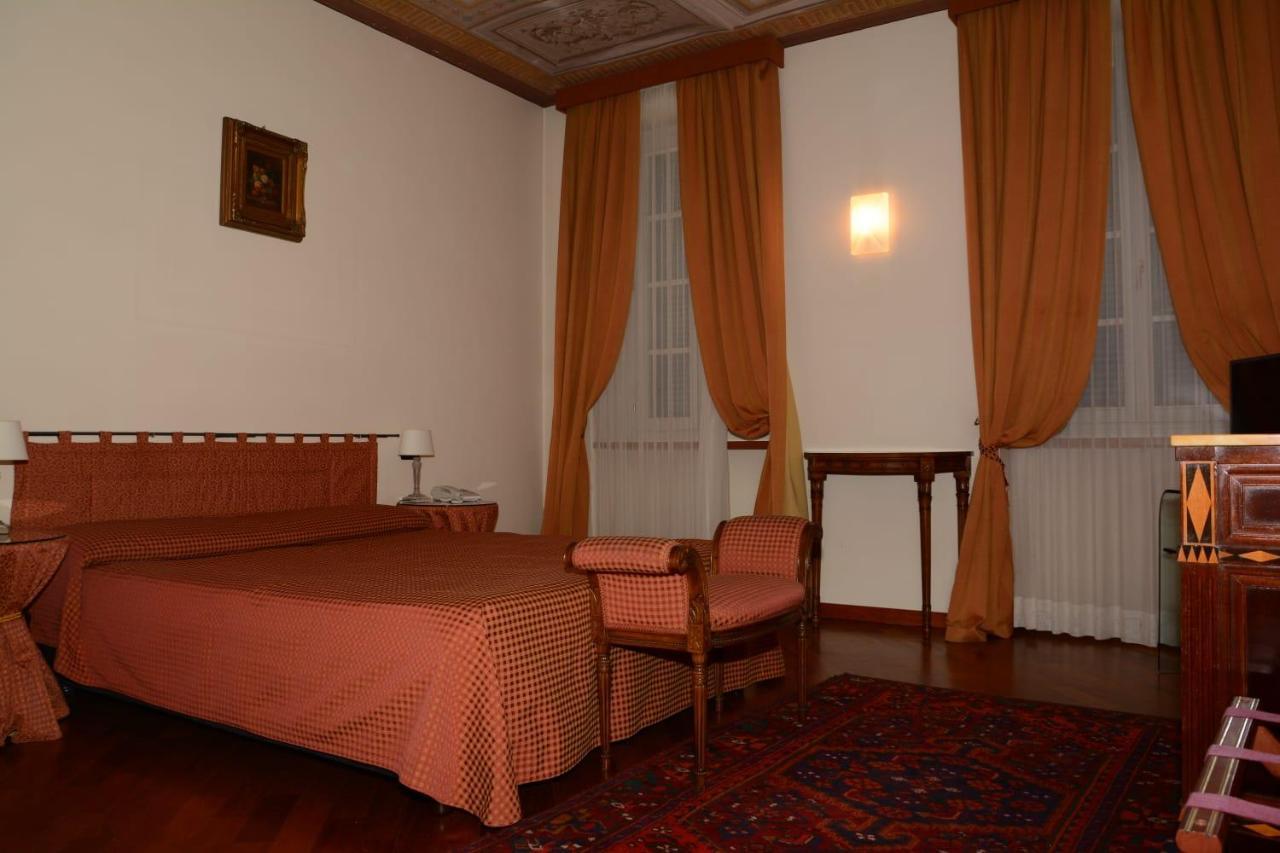 Bed and Breakfast Palazzo Finati Альба Экстерьер фото