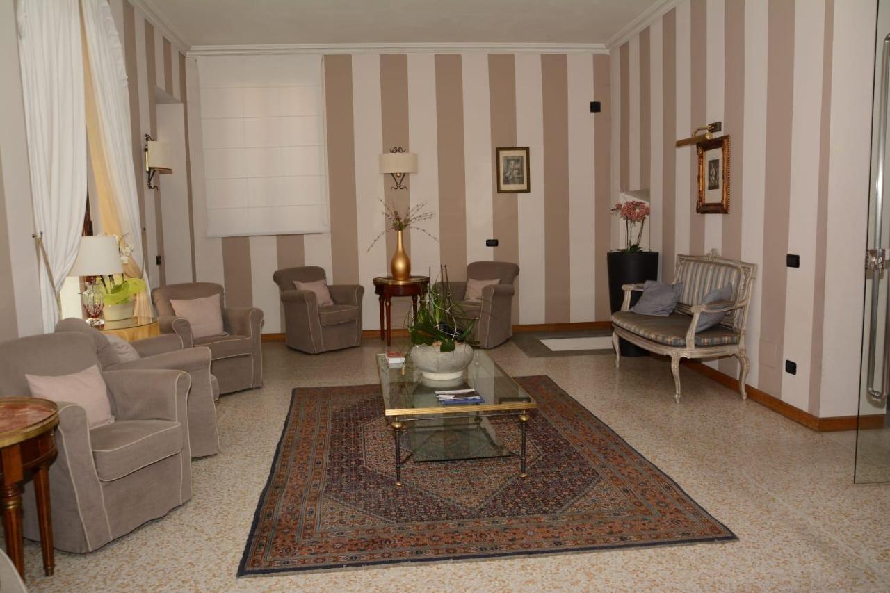 Bed and Breakfast Palazzo Finati Альба Экстерьер фото