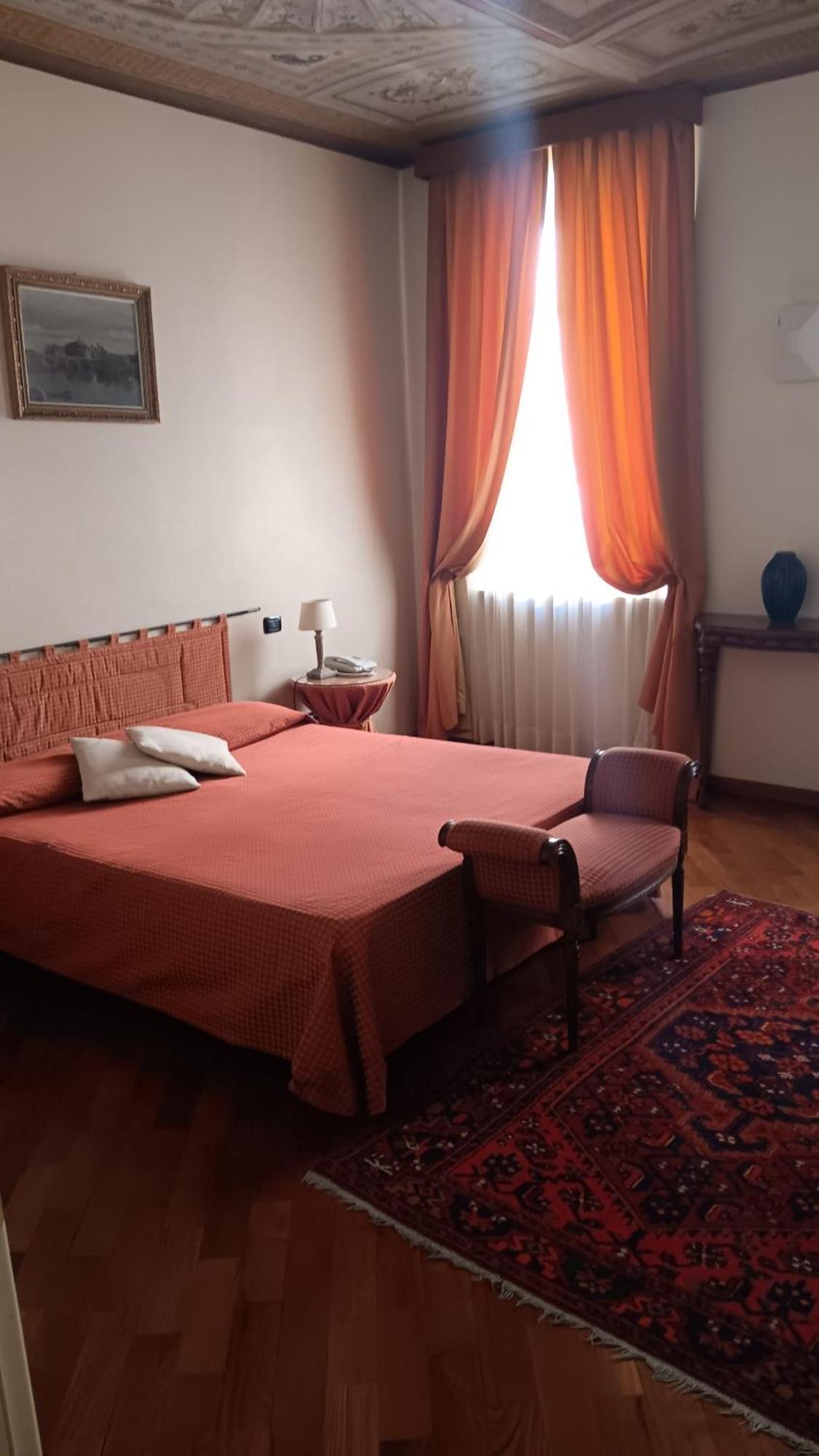 Bed and Breakfast Palazzo Finati Альба Экстерьер фото