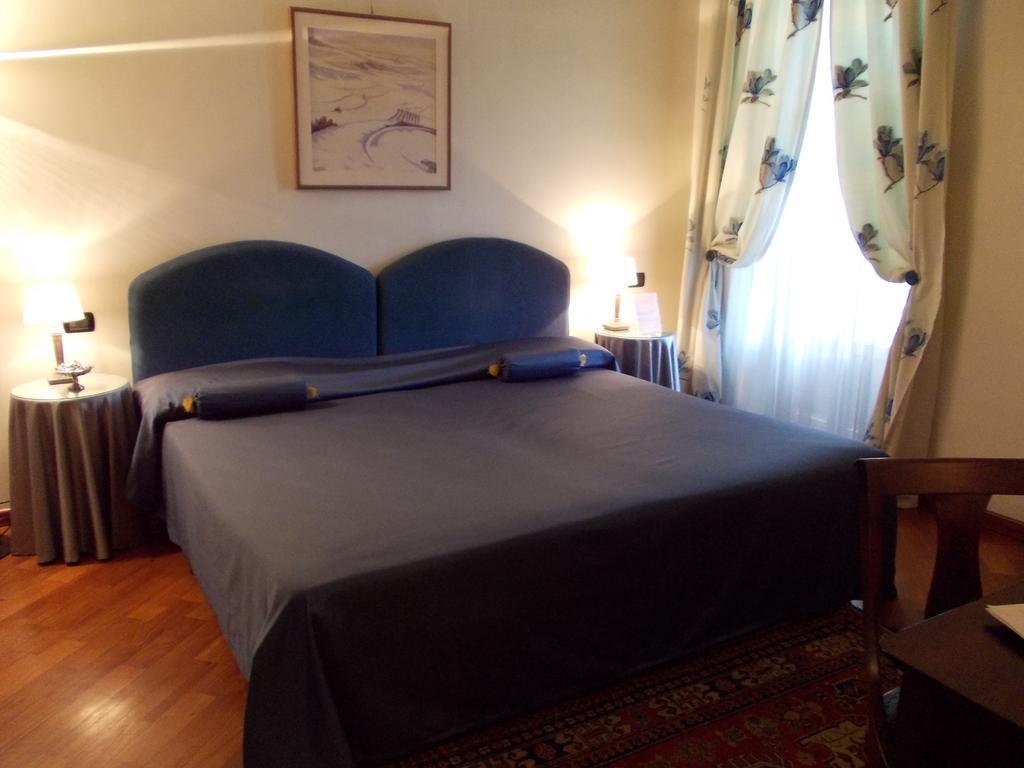 Bed and Breakfast Palazzo Finati Альба Номер фото