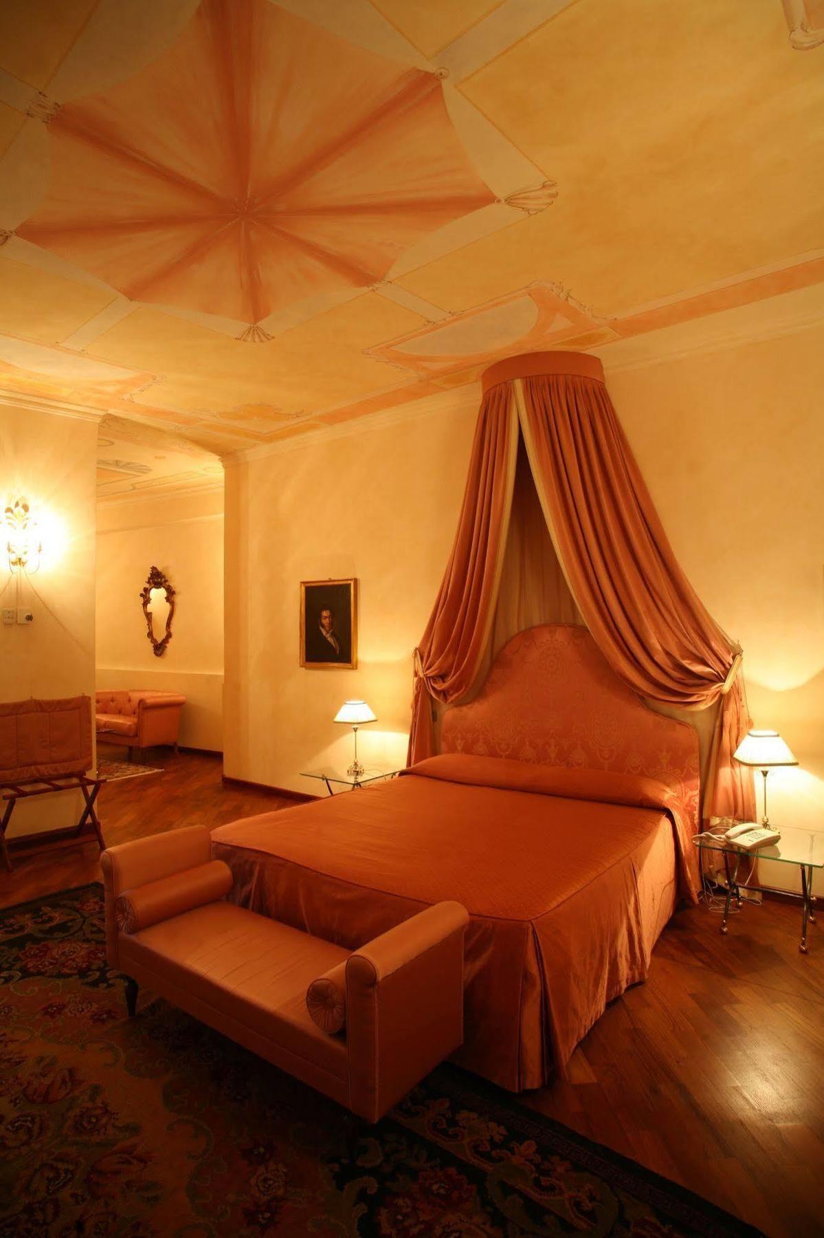 Bed and Breakfast Palazzo Finati Альба Экстерьер фото