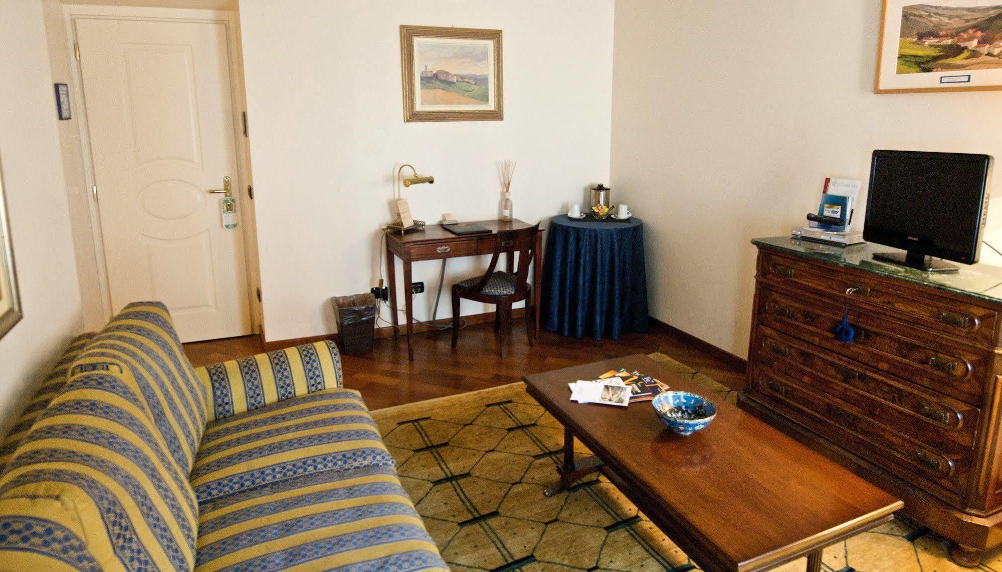 Bed and Breakfast Palazzo Finati Альба Экстерьер фото