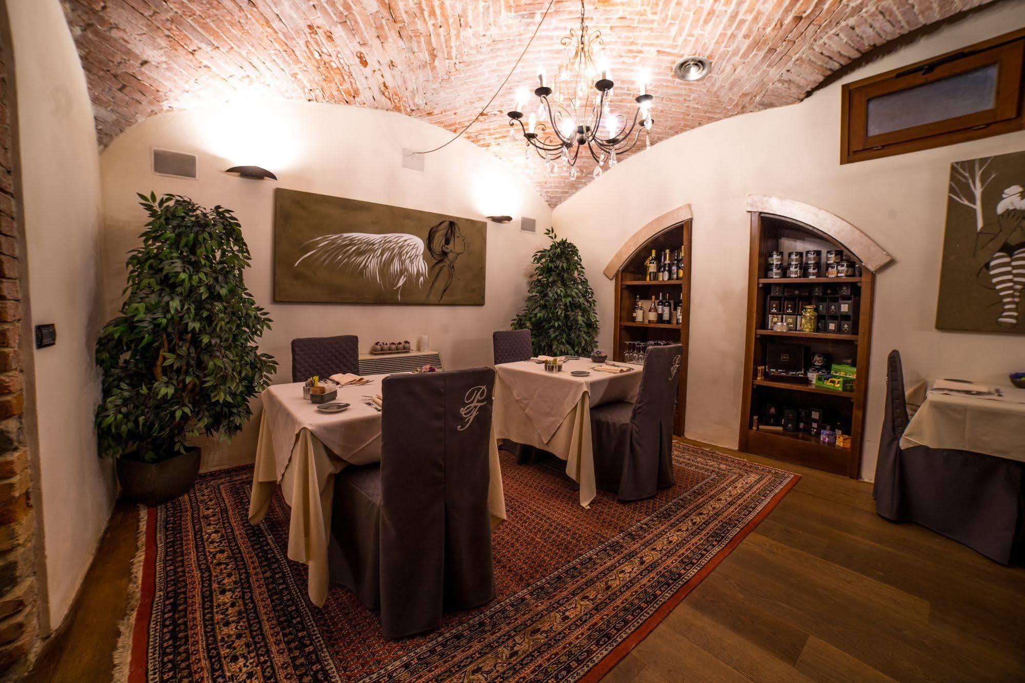 Bed and Breakfast Palazzo Finati Альба Экстерьер фото